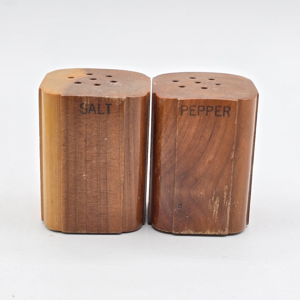 Vtg Little Brown Wooden Salt & Pepper Shaker Set Rustic Farmhouse Country Ozarks